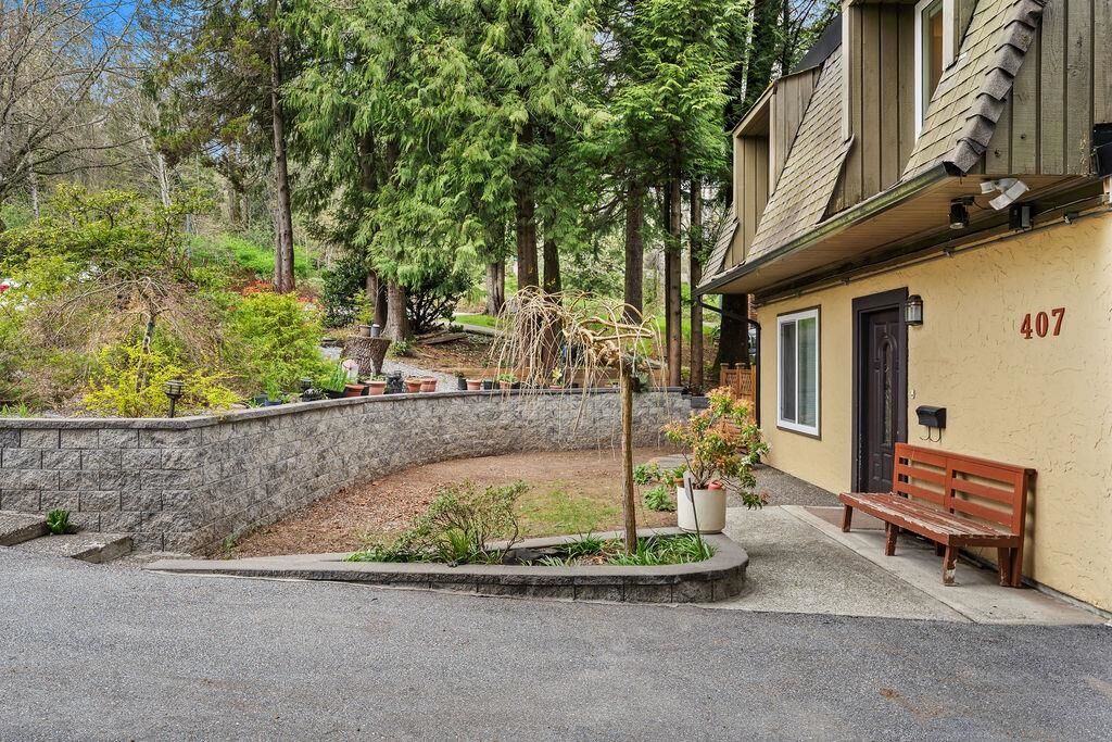 Property Photo: 407 Dartmoor Drive BC V3K 5V3