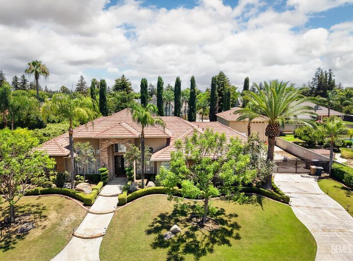 Property Photo:  1400 Pineglen Drive  CA 93312 