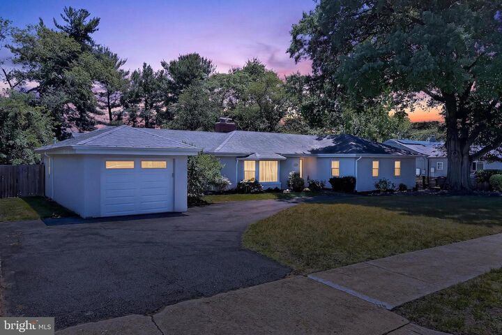 Property Photo: 201 Longview Drive VA 22314