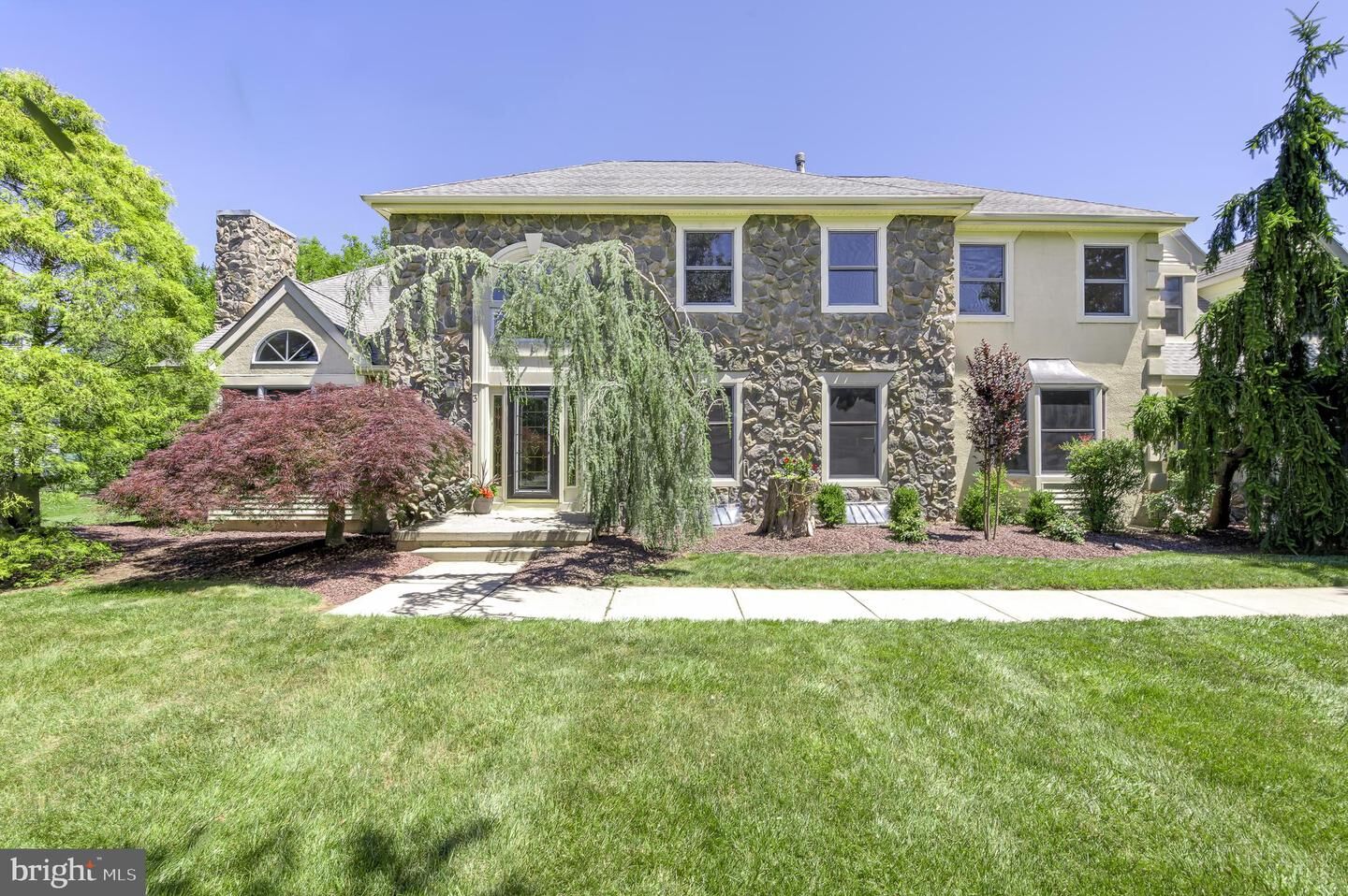 Property Photo:  3 Garnet La Lane  NJ 08550 