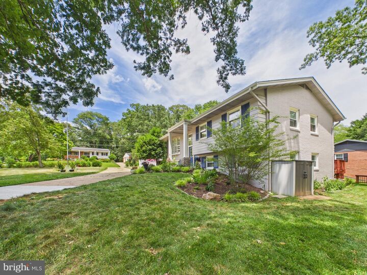 Property Photo:  9201 Cherrytree Drive  VA 22309 