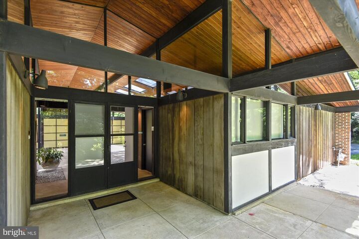 Property Photo:  400 W Windsor Avenue  VA 22302 