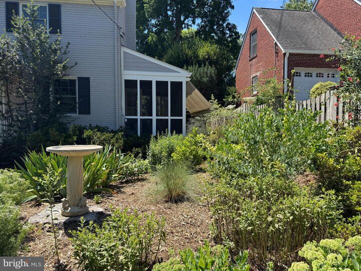 Property Photo: 6114 20th Street N VA 22205