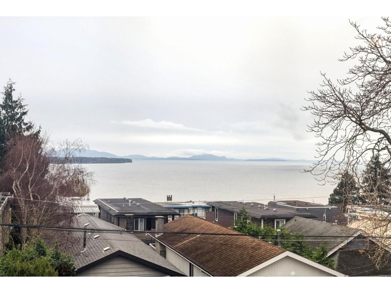 Property Photo:  15176 Buena Vista Avenue 204  BC V4B 1Y3 