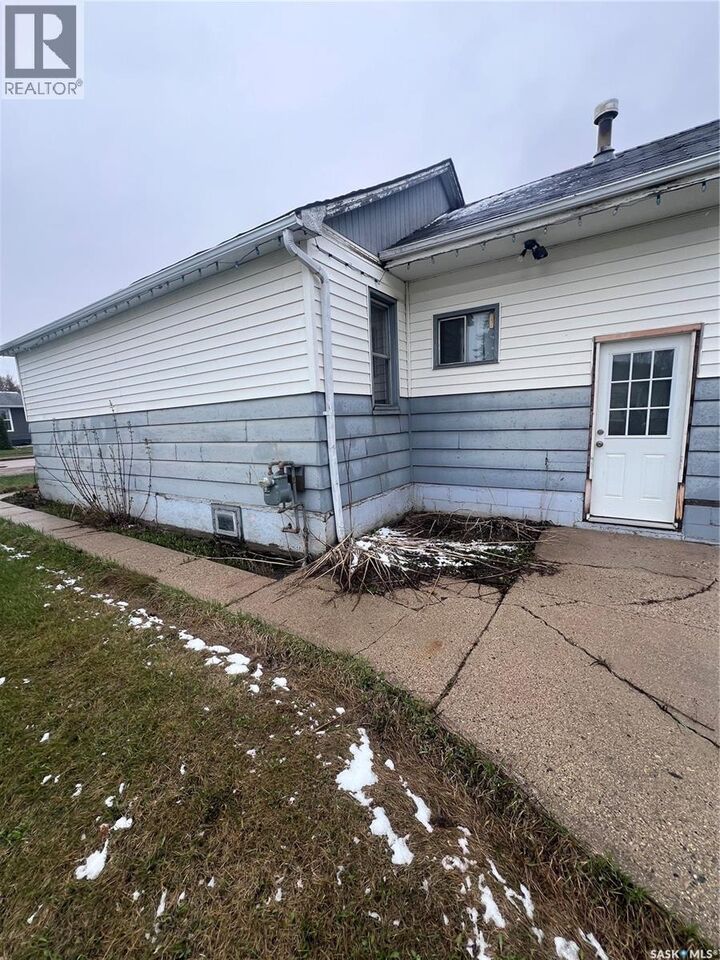 Property Photo:  406 Main Street  SK S0K 4P0 