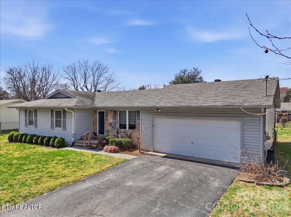 Property Photo:  853 Walker Road  TN 37923 