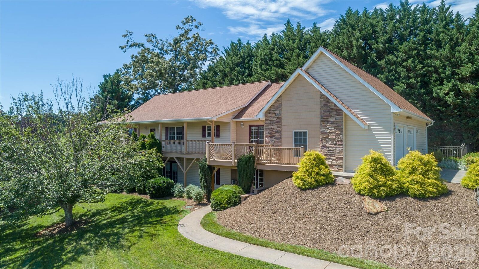 Property Photo:  506 Brook Knoll Circle  NC 28787 