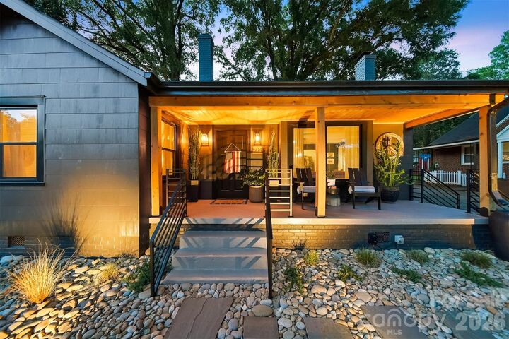 Property Photo:  504 W 6th Street  NC 28658 