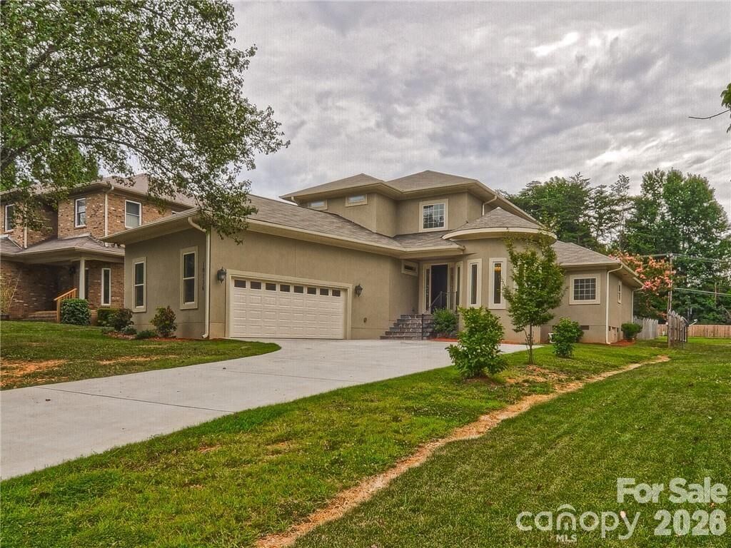 Property Photo:  10136 Fairlea Drive  NC 28269 