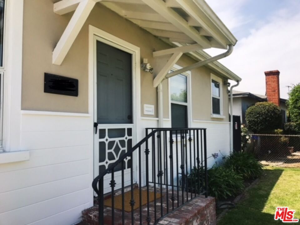 Property Photo:  12840 Walsh Ave  CA 90066 