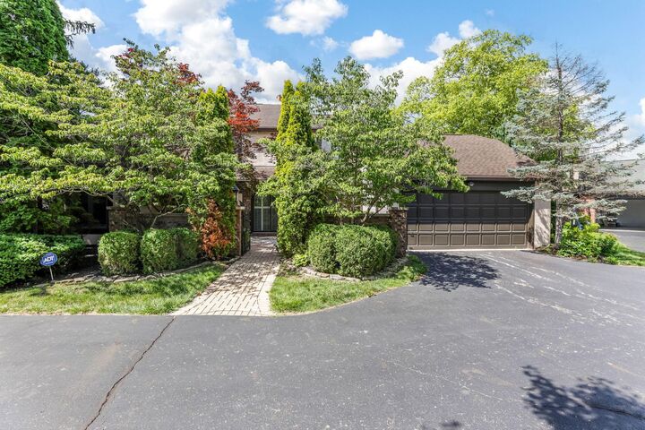 Property Photo: 141 Flores Place OH 43213