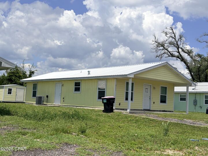 Property Photo: 3111 E 2nd Plaza FL 32401