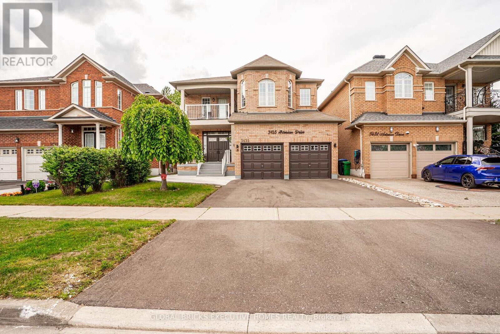 Property Photo:  3435 Artesian Drive  ON L5M 7K3 