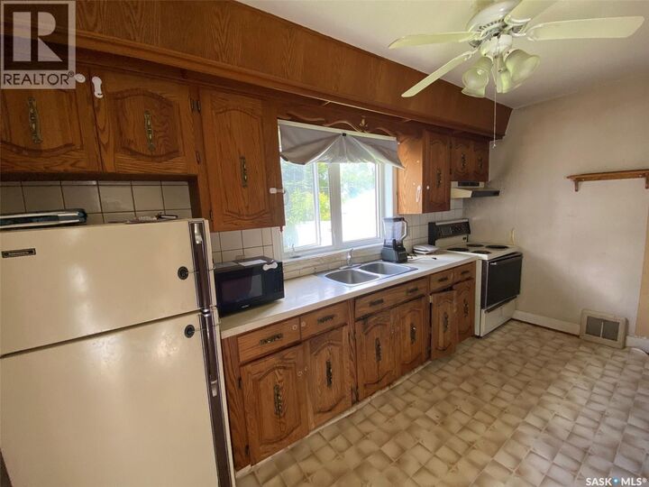 Property Photo: 216 Maple Avenue SK S3N 2W1