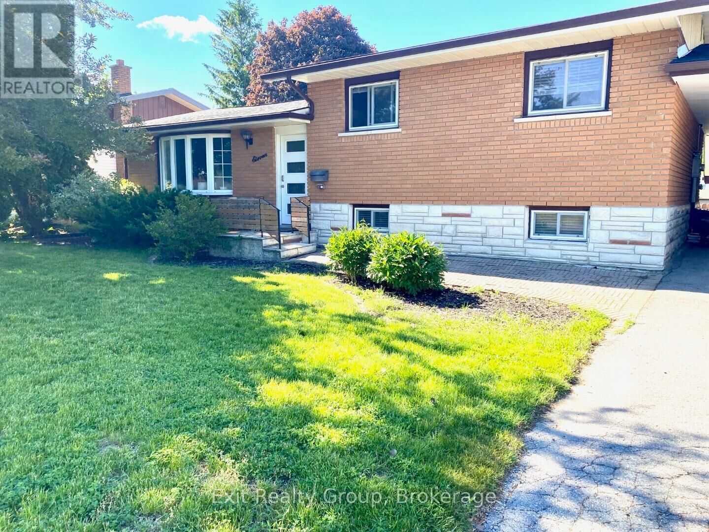 Property Photo:  11 Somerset Street  ON K8V 5T7 