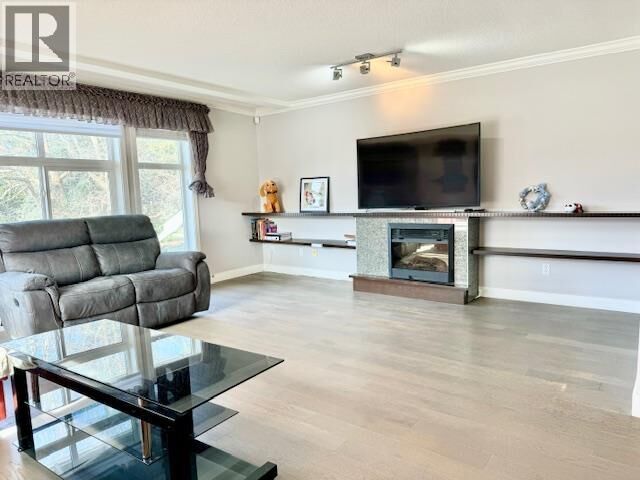 Property Photo:  9533 Granville Avenue  BC V6Y 1P9 