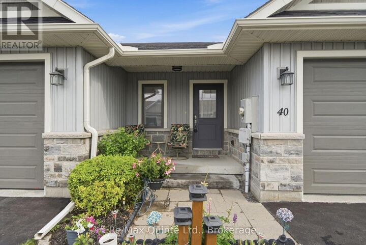 Property Photo:  40 Cobblestone Street  ON K8P 0B8 