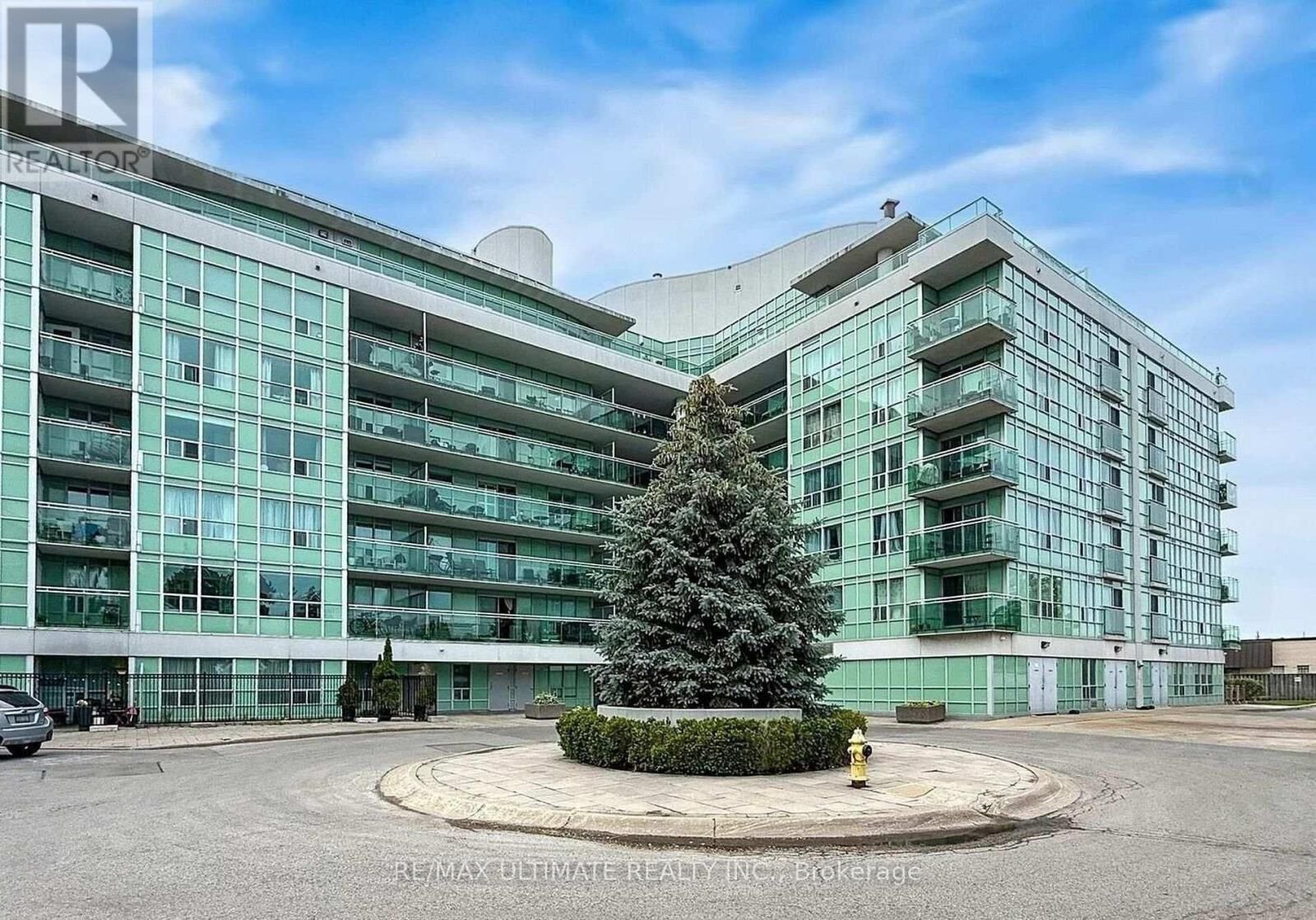 Property Photo:  60 Fairfax Crescent 425  ON M1L 0E1 