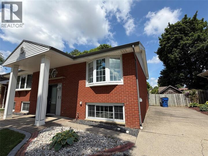 Property Photo: 81 Lancefield Place ON N7L 2M2