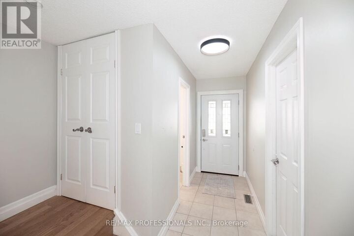 Property Photo: 1951 Rathburn Road East 20 ON L4W 2N9