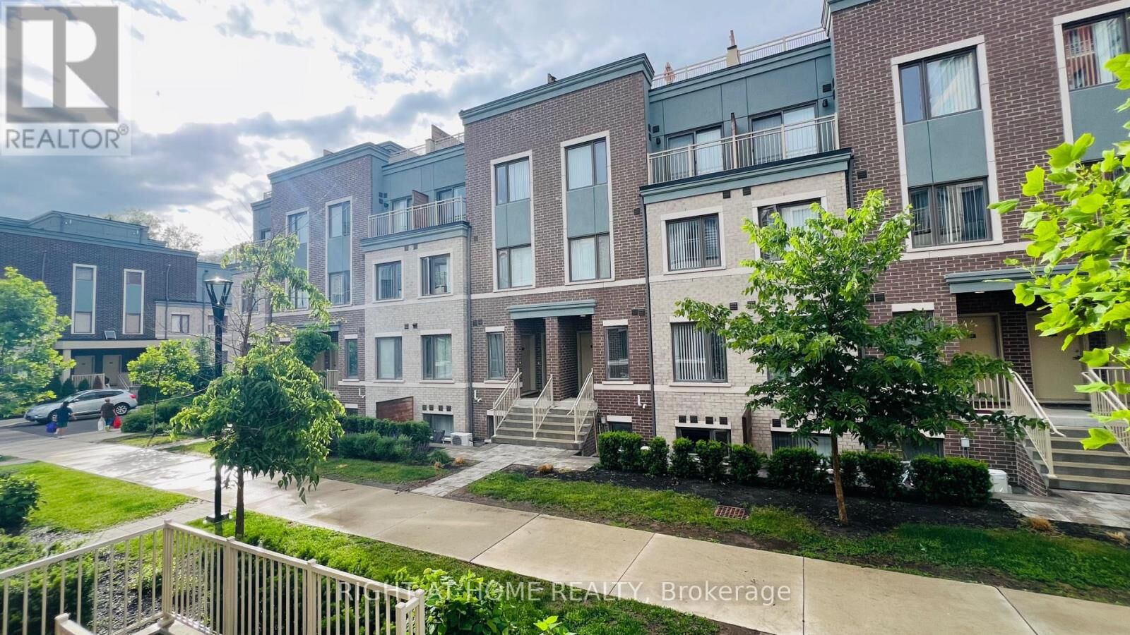 Property Photo:  5 William Jackson Way 53  ON M8V 2C7 