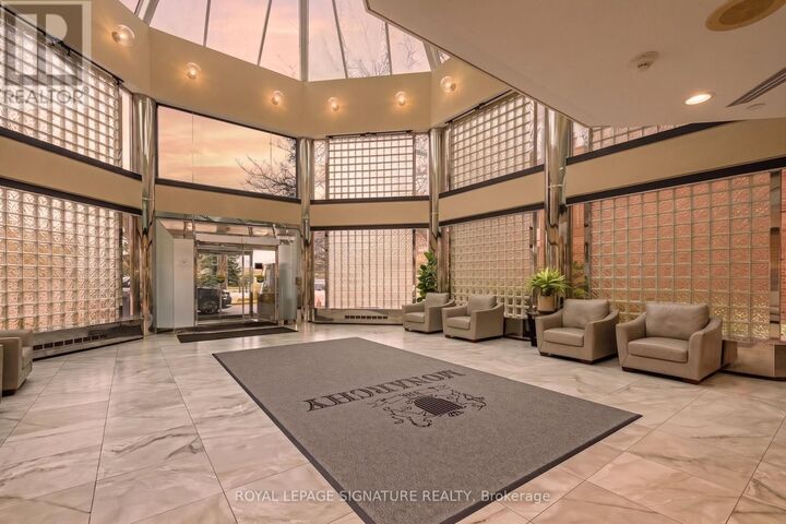 Property Photo:  325 Webb Drive 707  ON L5B 3Z9 