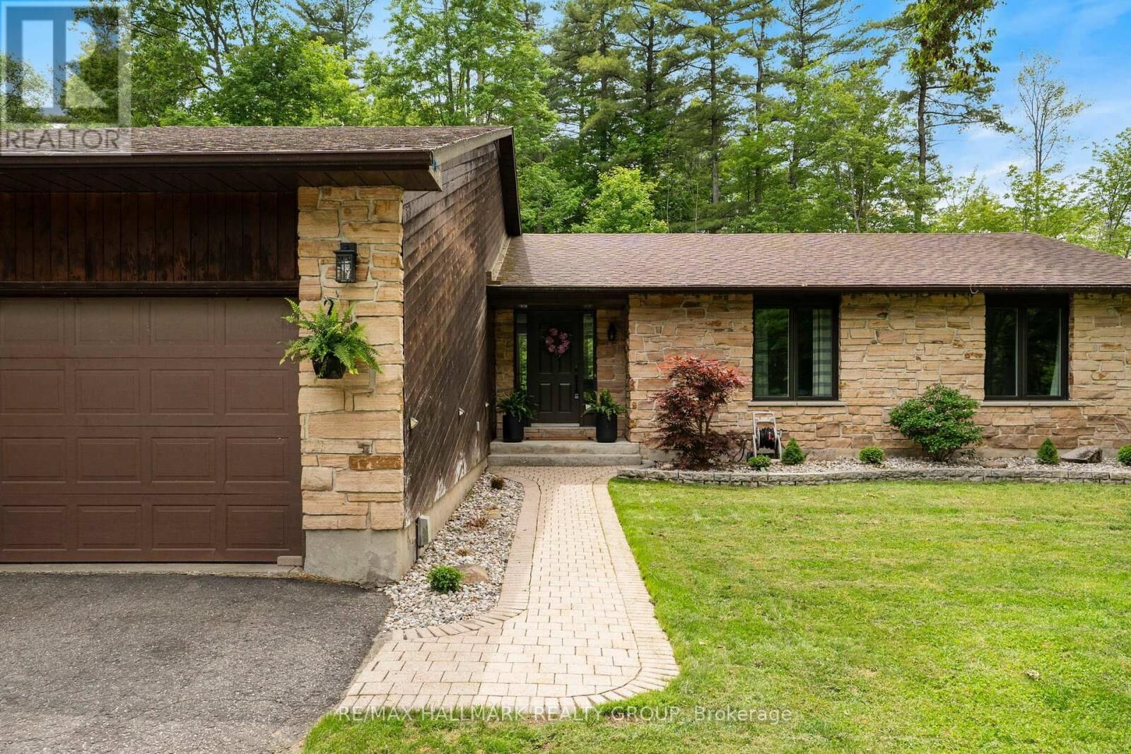 Property Photo: 408 Yole Crescent ON K6V 5T3
