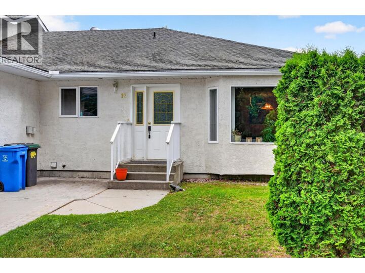 Property Photo: 411 5th Avenue South 12 BC V0A 1H0