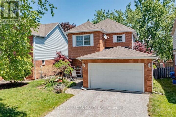 Property Photo:  66 Kyle Crescent  ON L4P 3P6 