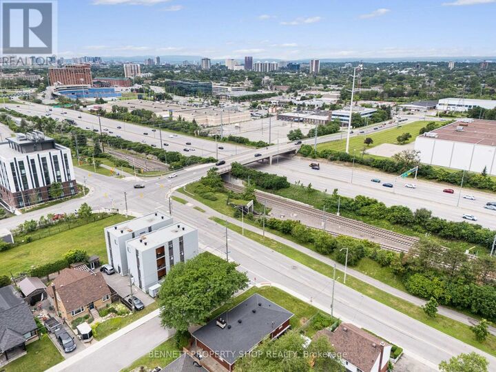 Property Photo: 1305 Avenue N Avenue ON K1G 0A7