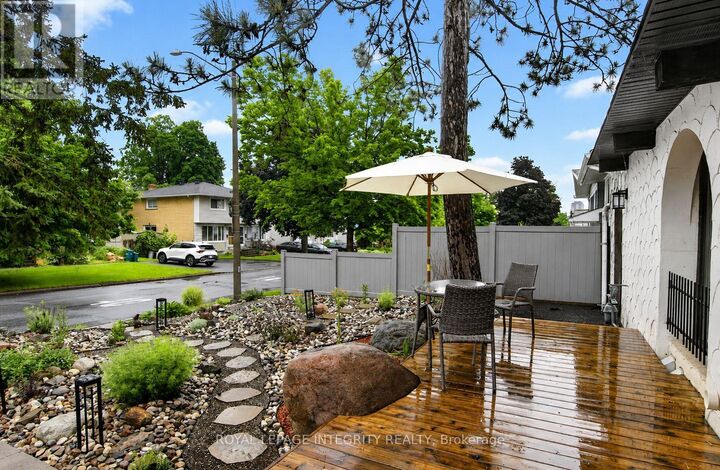 Property Photo:  954 Watson Street  ON K2B 6C2 