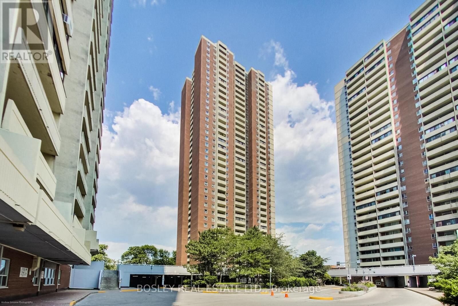 Property Photo:  3 Massey Square 2608  ON M4C 5L7 