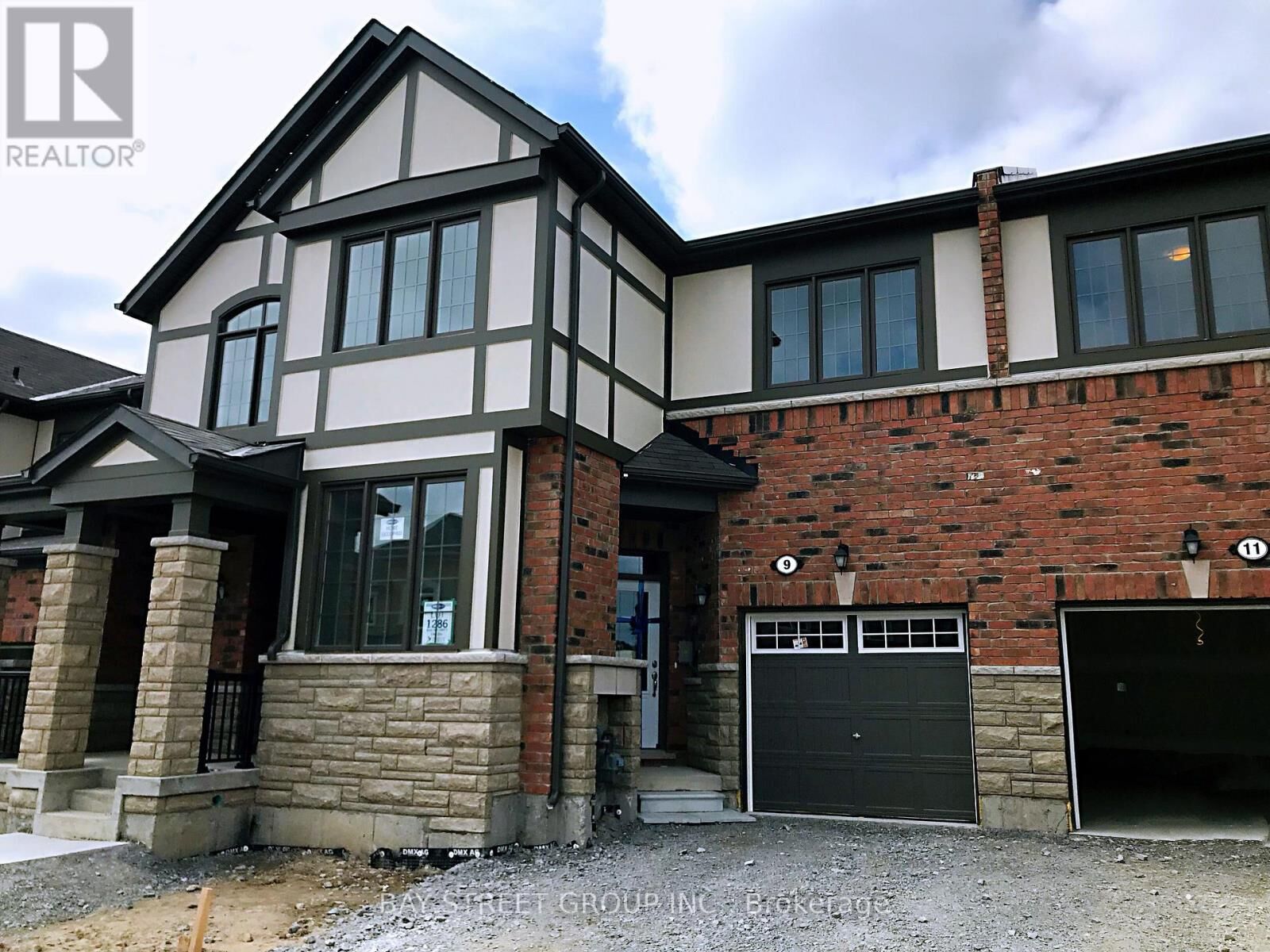 Property Photo:  9 Ness Drive  ON L4S 0J8 