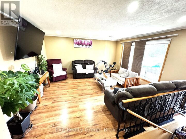 Property Photo: 30 Alfred Street ON K8V 2B1