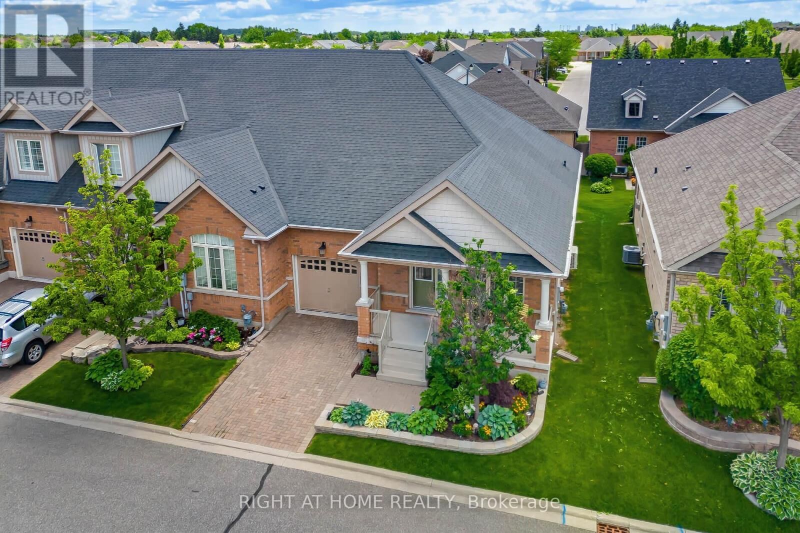 Property Photo: 39 Lacorra Way ON L6R 3P2