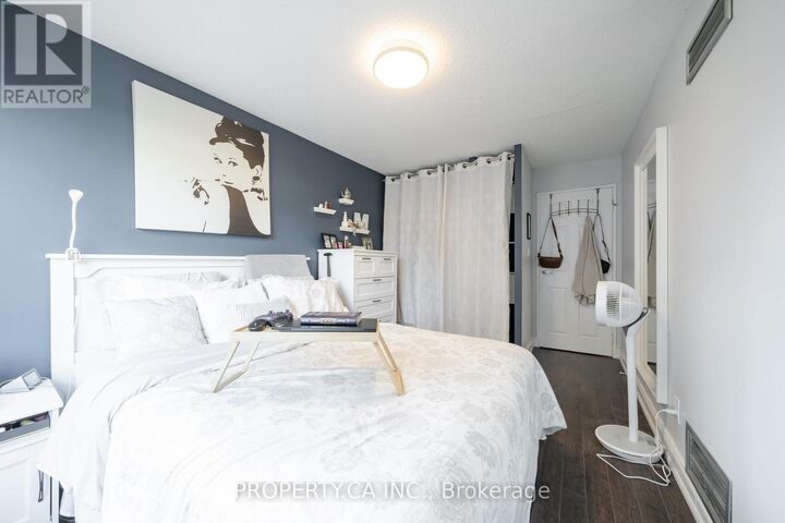 Property Photo: 5785 Yonge Street 103 ON M2M 4J2