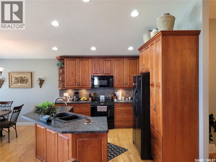 Property Photo:  406 Bolton Place  SK S7T 0A2 
