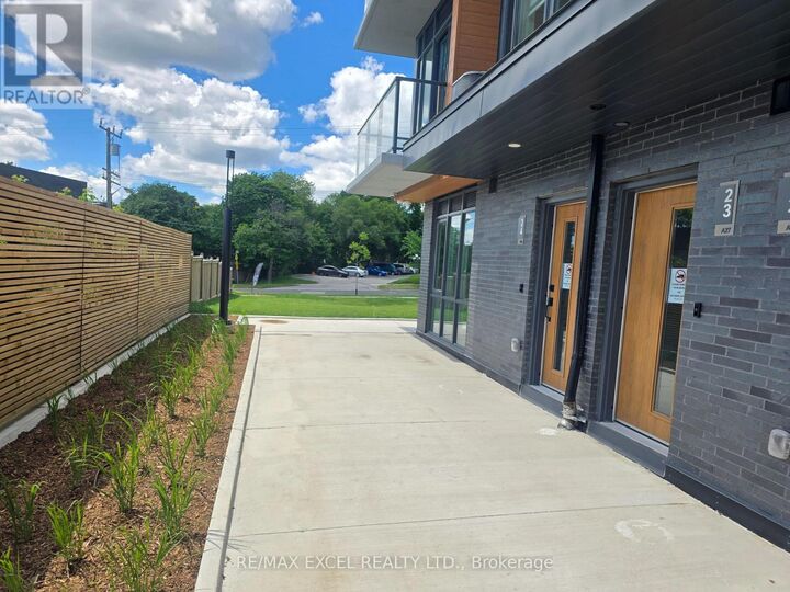 Property Photo:  75 Curlew Drive 23  ON M3A 0A9 