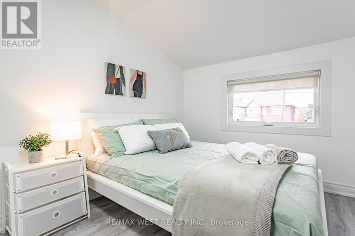 Property Photo:  132 Twenty Second Street  ON M8V 3M4 