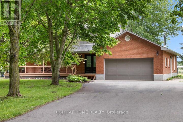 321 Stanley Crescent — photo 1