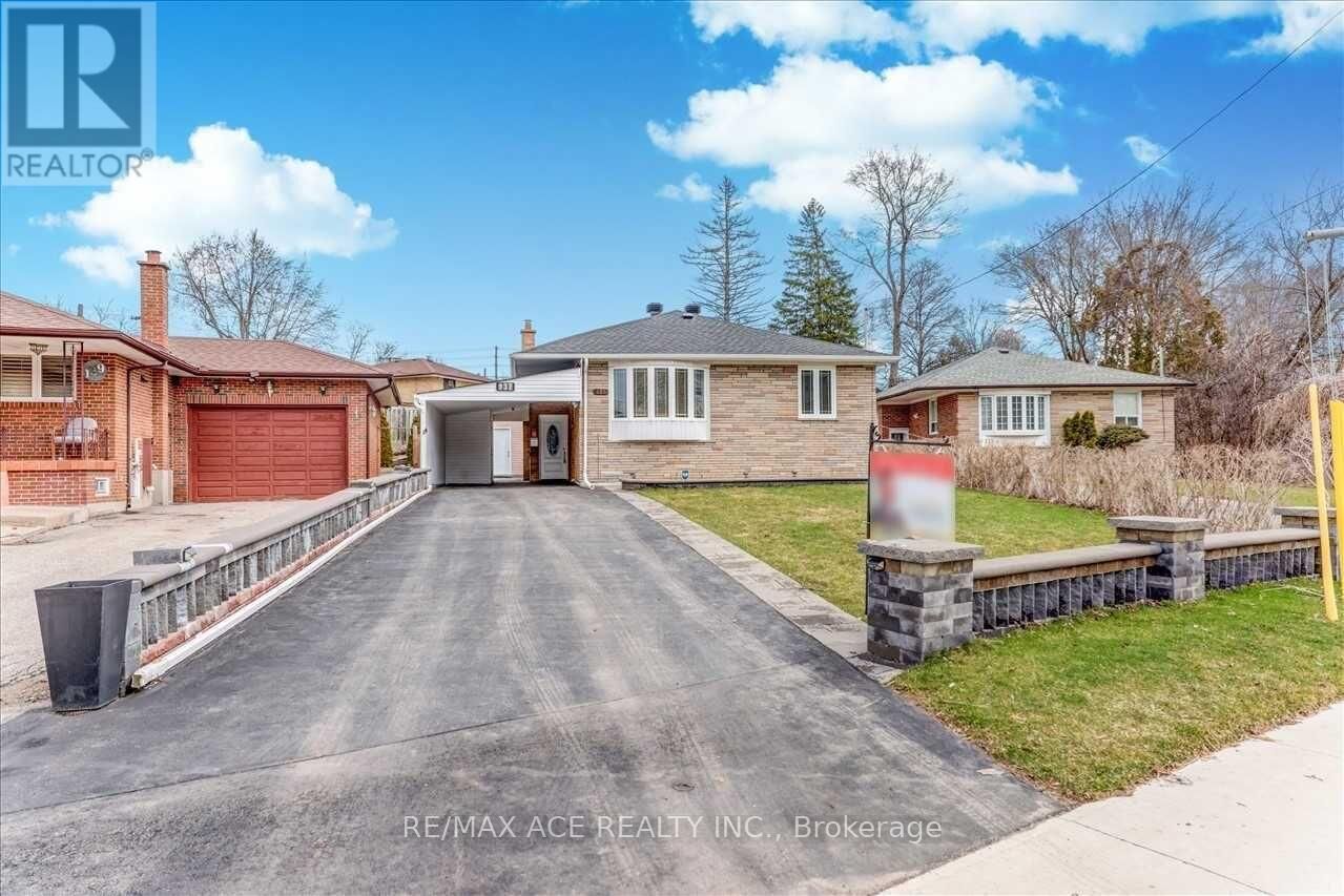 Property Photo: 132 Janray Drive Main ON M1G 1Y9