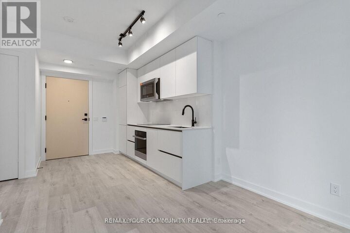 Property Photo:  327 King Street West 2304  ON M5V 0W7 