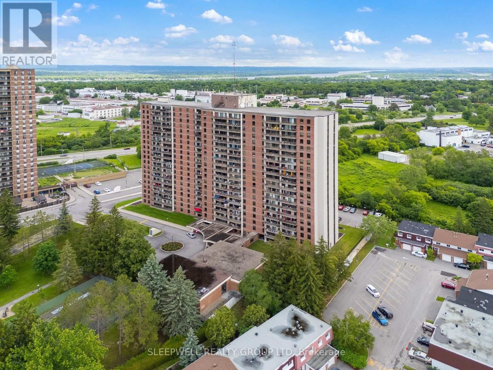 Property Photo:  665 Bathgate Drive 712  ON K1K 3Y4 