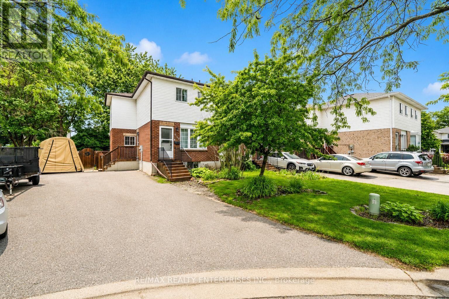 Property Photo: 818 Buttonbush Court ON L1K 2H9