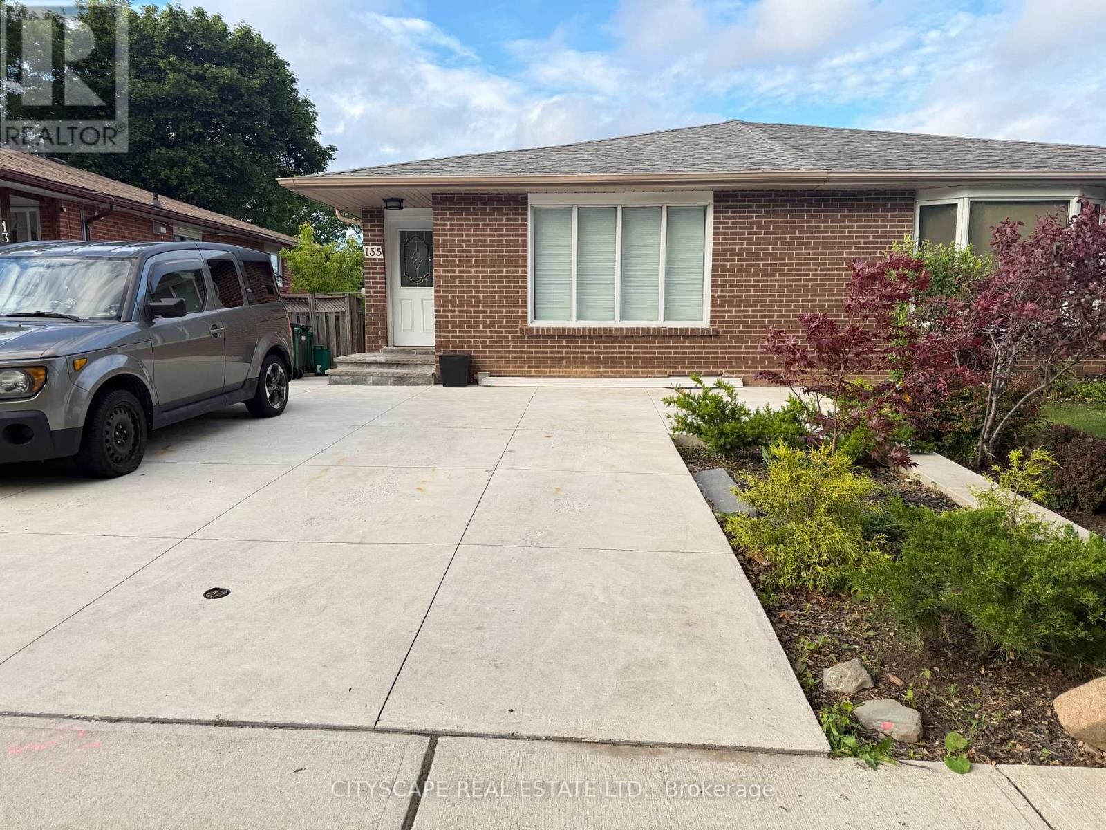 Property Photo:  135 Bonham Bsmt Boulevard Bsmt A  ON L5M 1C8 