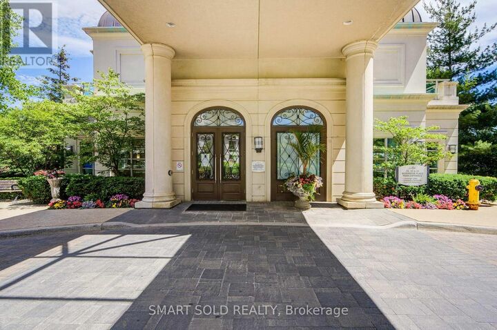 Property Photo:  10 Bloorview Place 1514  ON M2J 0B1 