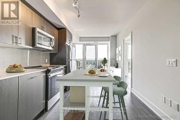 Property Photo: 2550 Simcoe Street North 214 ON L1L 0R5