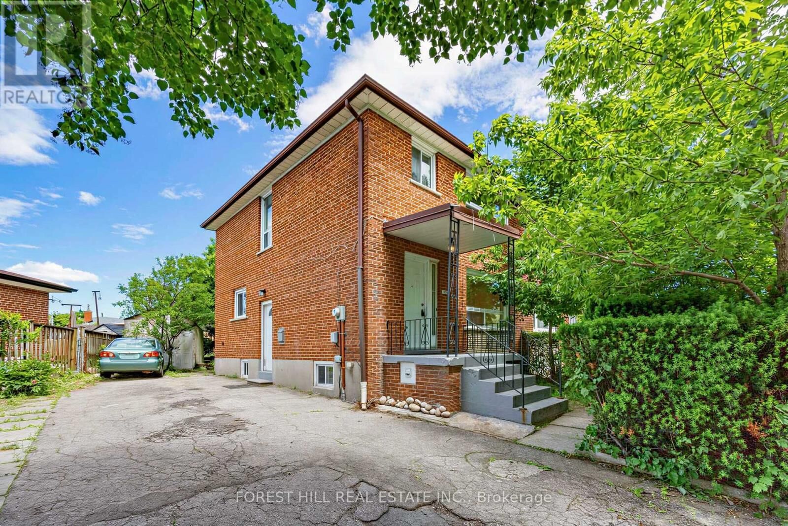 Property Photo: 246 Grandravine Drive ON M3N 1J3