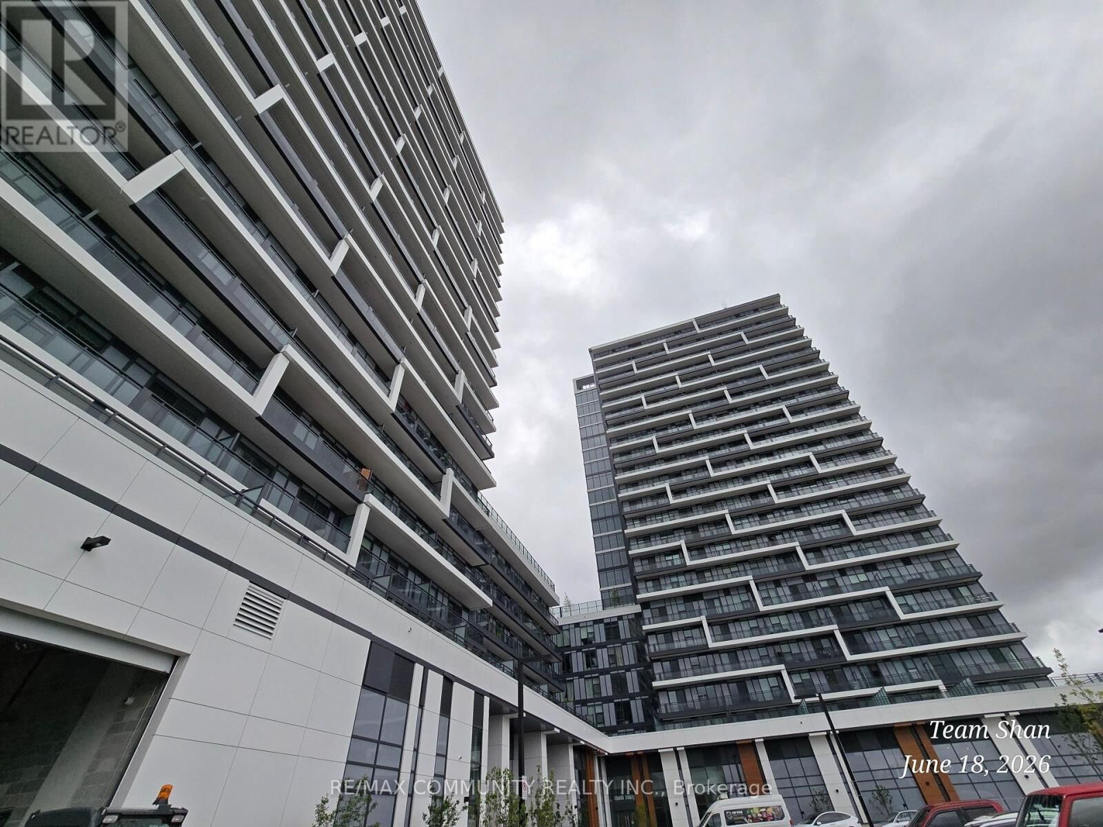 Property Photo: 9751 Markham Road 2002 ON L6E 0W3