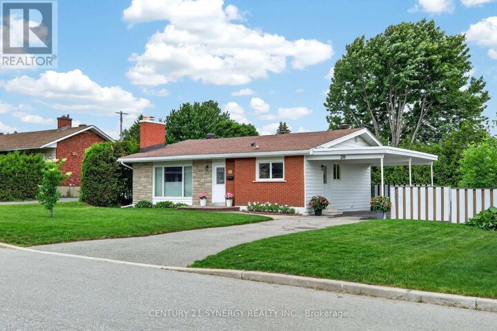 Property Photo:  20 Sherry Lane  ON K2G 3L6 